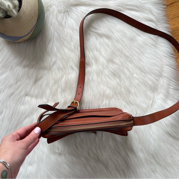 LIKE NEW Fossil Mila crossbody leather bag - Picture 9 of 13